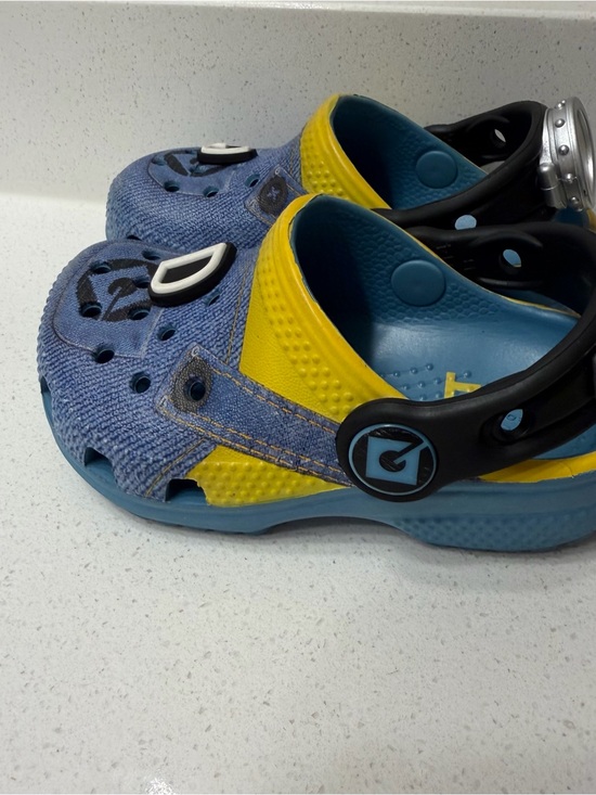CROCS Other - Kids Crocs Despicable Me Minion C 5